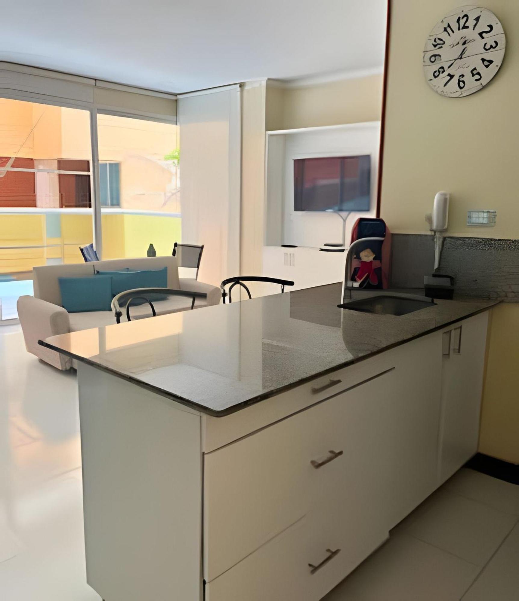 Apartamento Lindo Apto Con Salida Directa A La Playa Cartagena
